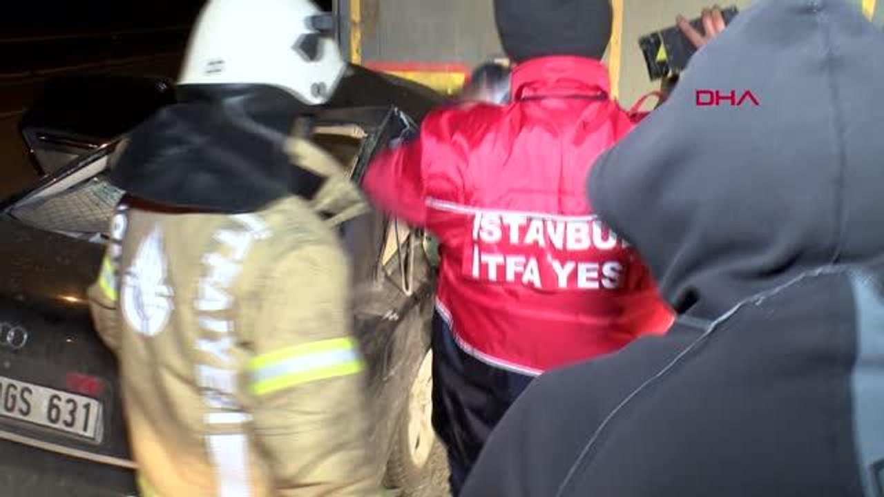 TIR'a arkadan çarpan otomobil hurdaya döndü; 2 ağır yaralı