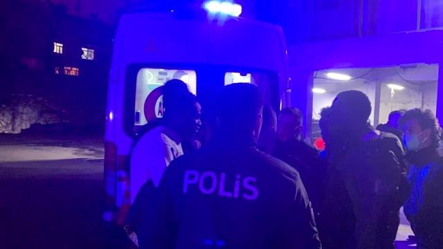 Fatih'te kavga eden yabancı uyruklu şahıslar binanın bodrumunda yangın çıkarttı: 1'i ağır 4 yaralı