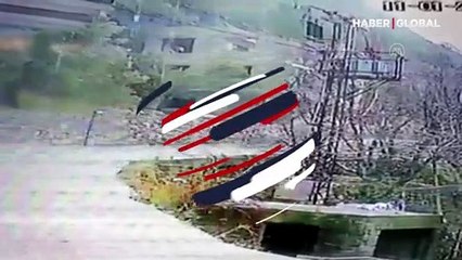 Antalya'da dağdan kopan kayaların üç katlı evi yıkma anları kamerada