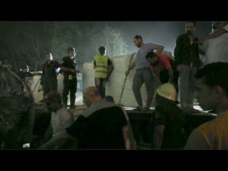 اللقطات الأولى لتصادم قطار حلوان بسيارتين ميكروباص.. والنيابة تعاين