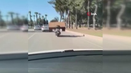 Son dakika haber | Motosiklet ile masa taşıdı... O anlar kamerada