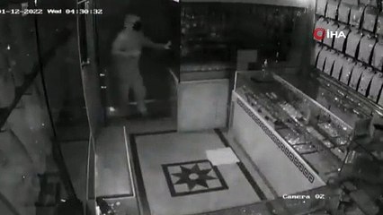 Hırsızlar saniyeler içinde kilolarca altın çaldı