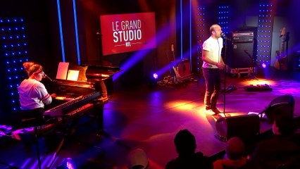 Ours interprète "La 5ème saison" dans "Le Grand Studio RTL"