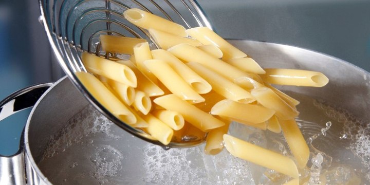 Voilà pourquoi il ne faut pas jeter l'eau de cuisson des pâtes