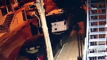 Evinde hırsızla burun buruna geldi