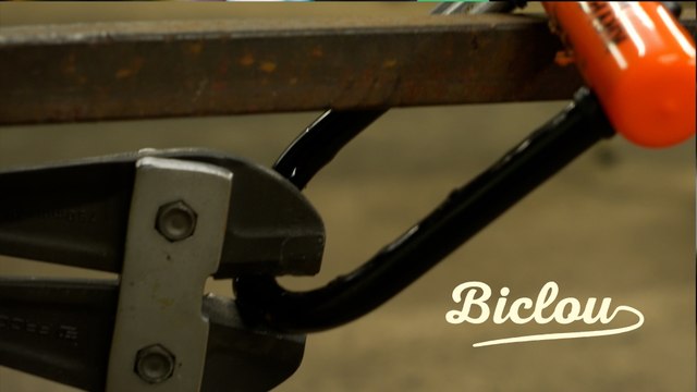 Ces experts brisent les antivols « U » des vélos pour les noter