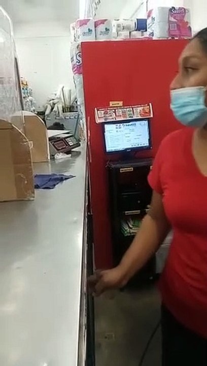 Atención al cliente Promotora de carnes frías