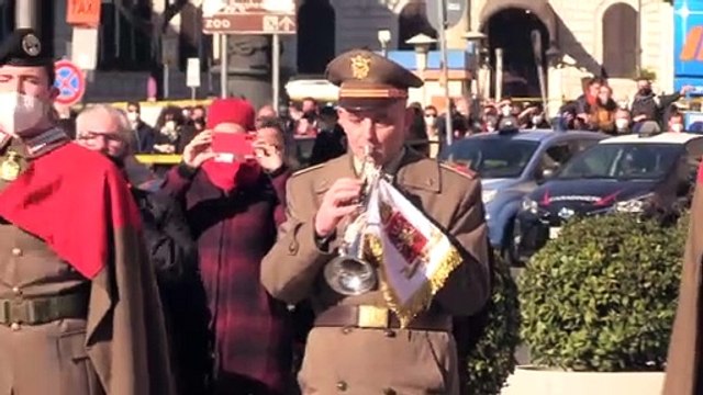 Funerali di David Sassoli, l'arrivo del feretro avvolto nella bandiera europea