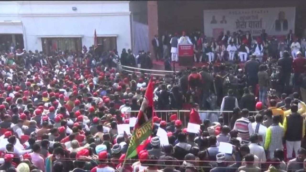 EC norms go for a toss at Samajwadi Party's 'virtual rally'