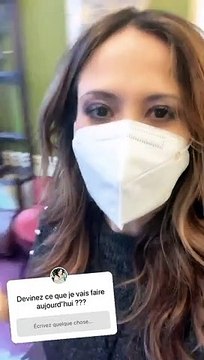 Fabienne Carat, jeune maman célibataire, se fait tatouer.