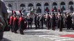 Sassoli, il feretro entra nella basilica avvolto nella bandiera europea
