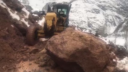 Sason'da heyelan nedeniyle kapanan Sarıyayla grup yolu ulaşıma açıldı