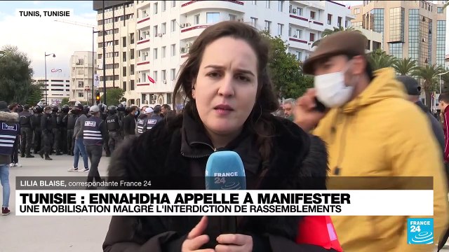 Tunisie : une centaine de personnes rassemblées pour s'opposer aux mesures de Kaïs Saïed