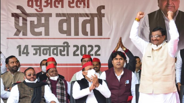 Will induction of BJP rebels in SP help Akhilesh?
