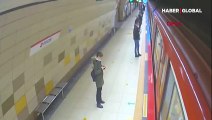 Metrodaki bıçaklı saldırganın yeni görüntüleri ortaya çıktı