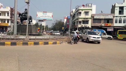 पुख्ता बंदोबस्त के बीच प्रियंका गांधी का काफिला दिल्ली रवाना