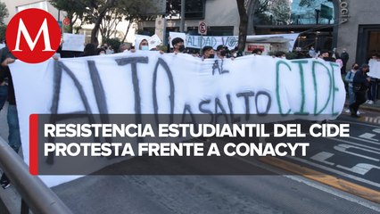 Estudiantes del CIDE "clausuran" entrada del CONACYT