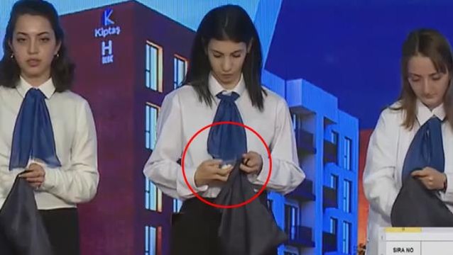 KİPTAŞ kurasında hile tartışmasına yol açan yeni görüntü! Yine hostes topa bakıp torbaya geri attı