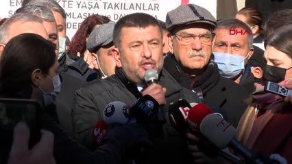 CHP'li Ağbaba, EYT'lilerle birlikte basın açıklaması yaptı