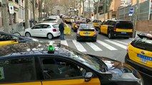 Los taxis colapsan los alrededores del Park Güell