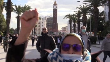 Pese a la prohibición, la oposición tunecina se manifiesta contra el presidente Said