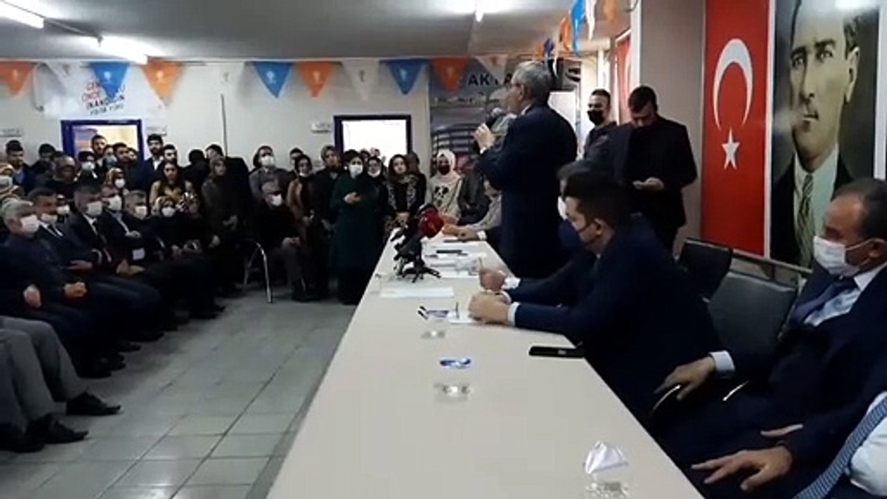 AKP'li Ünal'ın konuşması sırasında vatandaş isyan etti: AK Partiliyim, esas meselemiz işsizlik