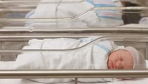 Doğumdan sonra kucağına getirilen bebekteki değişim anneyi harekete geçirdi, hemen hastane yönetimine koştu