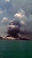 Pasifik'te denizaltı yanardağı patladı! Birçok ülkede tsunami uyarısı