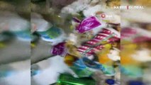 Kadıköy'de mide bulandıran görüntü! Tantunicide çöpe dökülen biberleri toplayıp tekrar müşteriye sundular