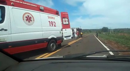 Bombeiros e Samu socorrem vítima de acidente com caminhão entre Nova Olímpia e Douradina