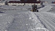 Kar ve tipi nedeniyle kapanan 122 köy yolu ulaşıma açıldı (2)