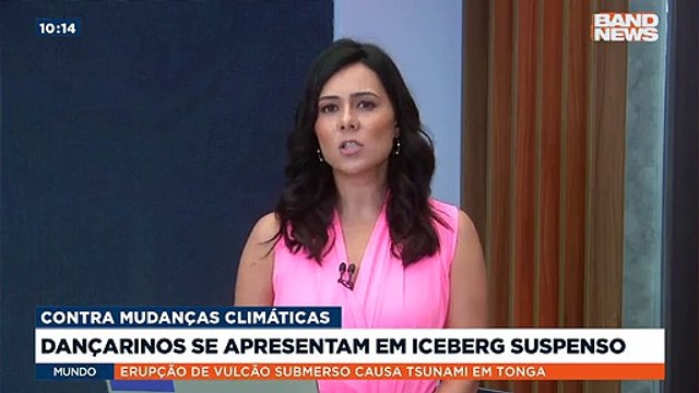 Um iceberg de quase 3 toneladas virou palco para ativistas dançarinos na Austrália.