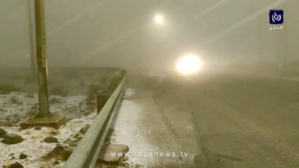 تساقط الثلوج في منطقة الرشادية في الطفيلة السبت