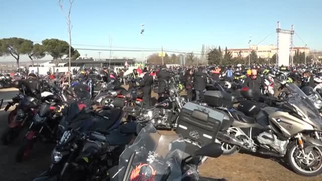 La pasión motera desborda Valladolid con la presencia de 40.000 pingüinos