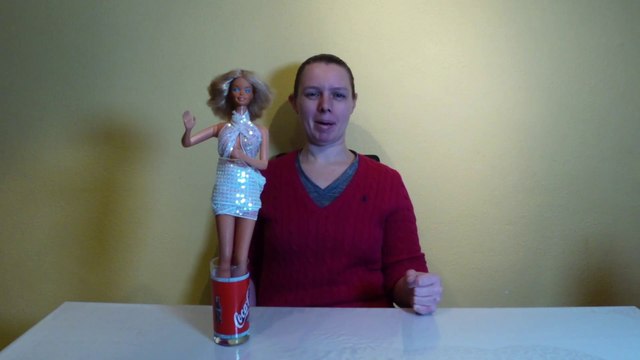 The barbie repair cafe: how does the Supersize Super Hair Barbie doll function work