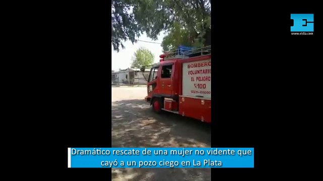 Dramático rescate de una mujer no vidente que cayó a un pozo ciego en La Plata