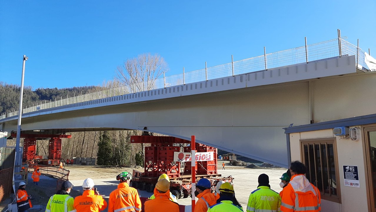 Albiano Magra, il maxispostamento del "concio" per il nuovo ponte dopo il crollo