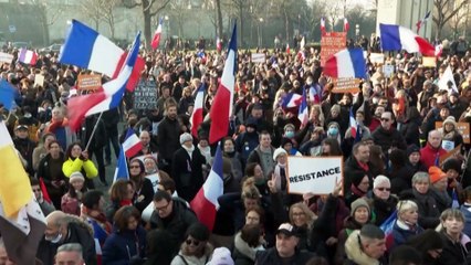 Ativistam antivacinas fazem ouvir o seu descontentamento na Europa