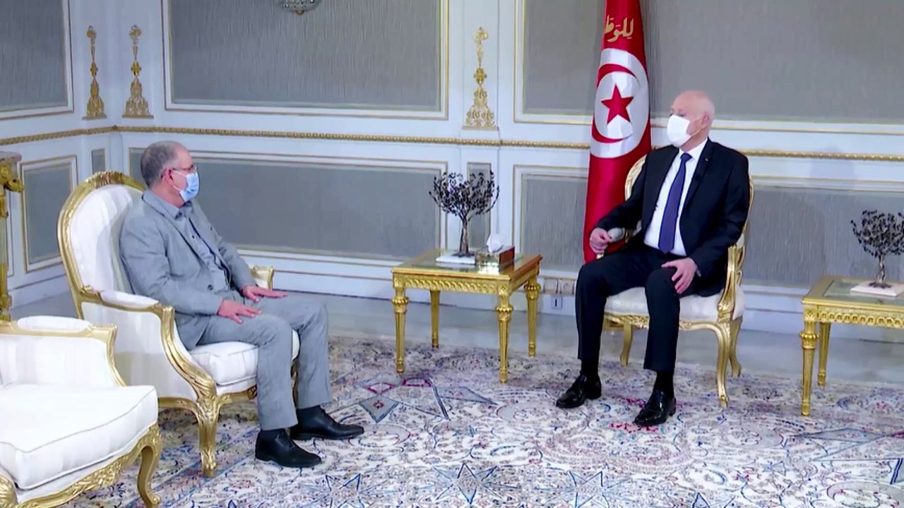 قيس سعيّد يستشهد بمقال تاريخي يقول:  إقرأ بإسم حزبك الذي خنق.. خنق الإنسان بالورق