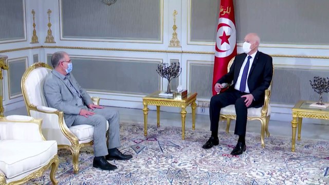قيس سعيّد يستشهد بمقال تاريخي يقول: إقرأ بإسم حزبك الذي خنق.. خنق الإنسان بالورق
