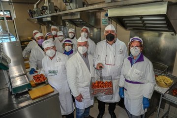 Il "Paese delle frittelle" protagonista della solidarietà