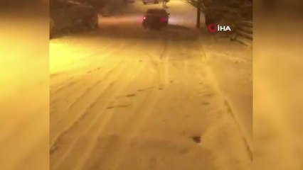 Kar yağışını halay çekerek kutladılar