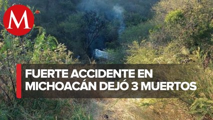 Camioneta cae a barranco en carretera de Michoacán; hay tres muertos