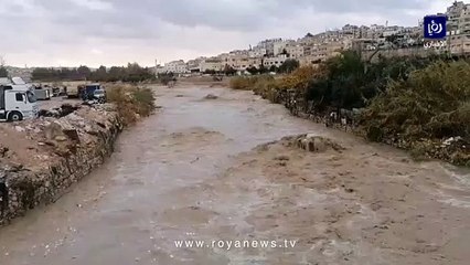 جريان المياه في سيل الزرقاء صباح الأحد