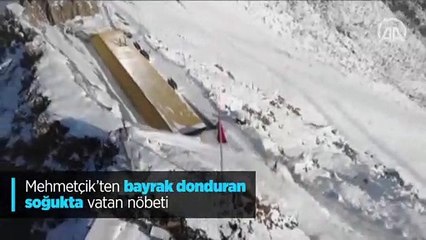 Mehmetçik’ten bayrak donduran soğukta vatan nöbeti