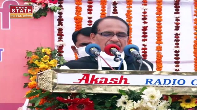 Madhya Pradesh में रफ्तार पर Corona vaccination, जायजा लेने वैक्सीनेशन सेंटर पहुंचे CM Shivraj