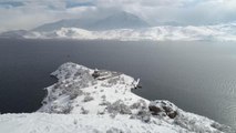 Akdamar Adası kar yağışıyla beyaza büründü (2)