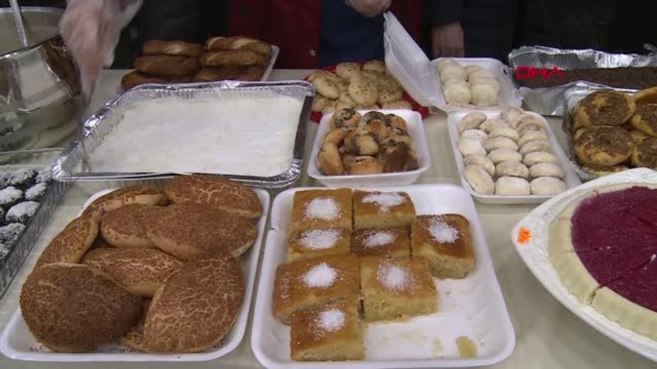 ELAZIĞ'DA ÜNİVERSİTE ÖĞRENCİLERİNE YEMEK İKRAMI