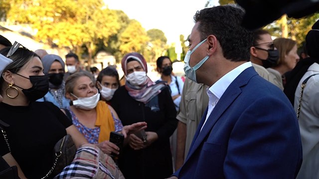 Babacan’dan öğrencilerin barınma sorununa tepki: Hiç bu kadar olmamıştı