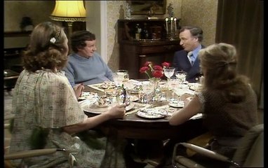 The Good Life. S04 E01. Life Away From It All.